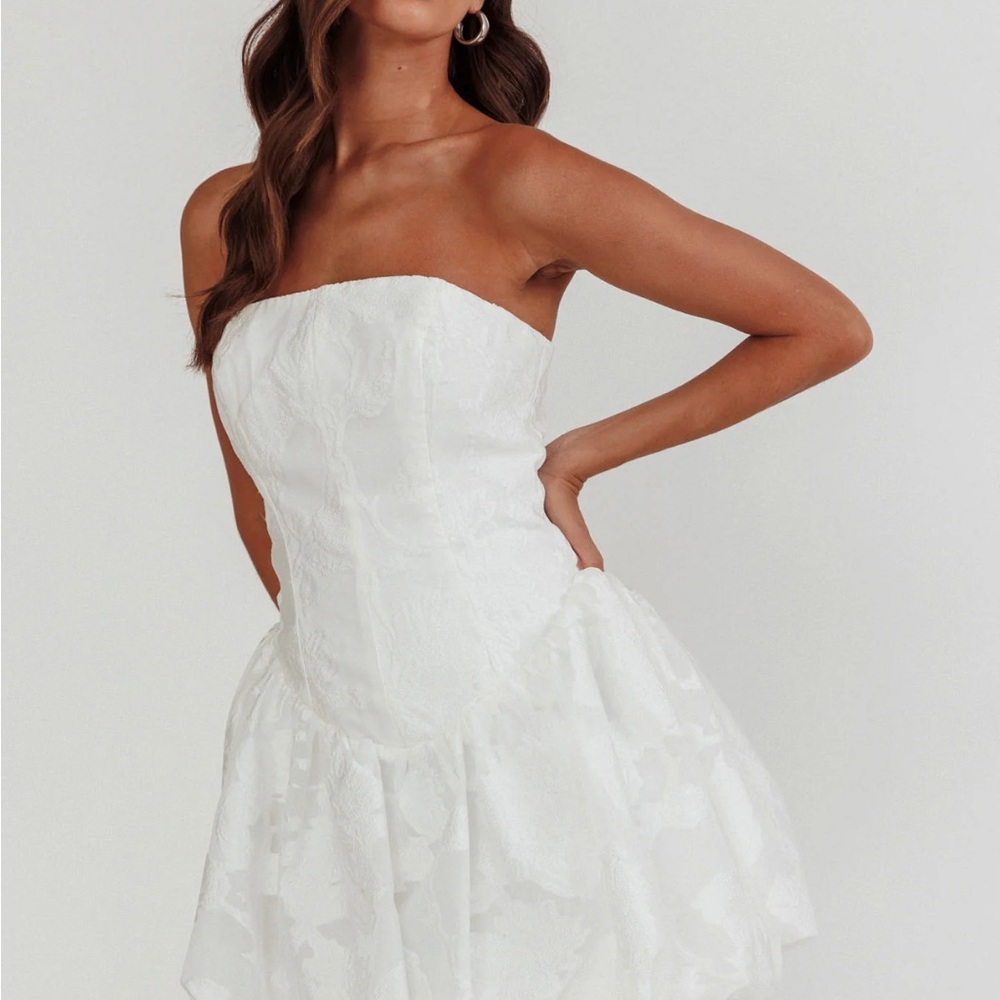 Selfie Leslie Strapless White Dress